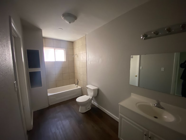 Building Photo - 1617 S Van Buren St