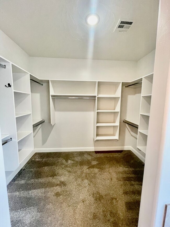 Building Photo - Beautiful Pet-Friendly 4-BR Home in Hurricane