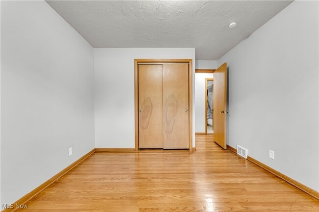 Building Photo - 6481 Glenwillow Dr