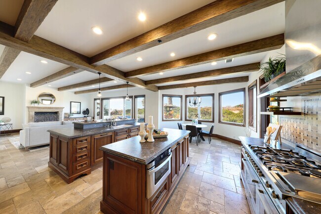 Building Photo - 3811 Vista Blanca