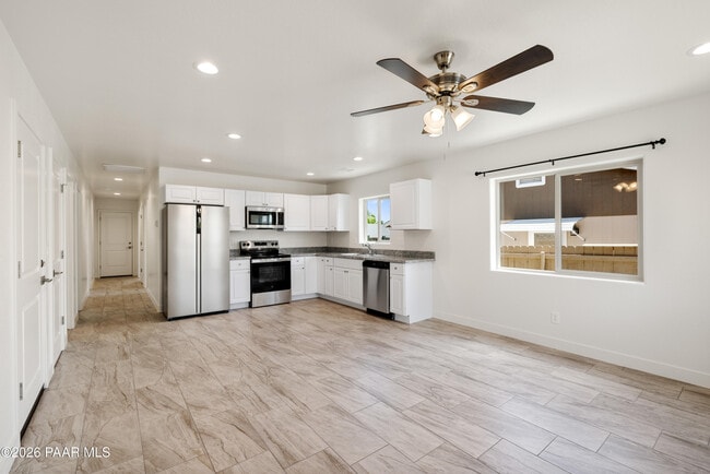 Building Photo - 6201 N Reata Dr