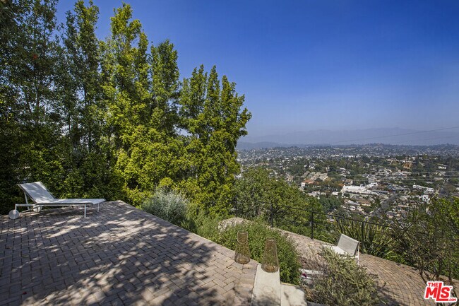 Building Photo - 631 Cross Ave