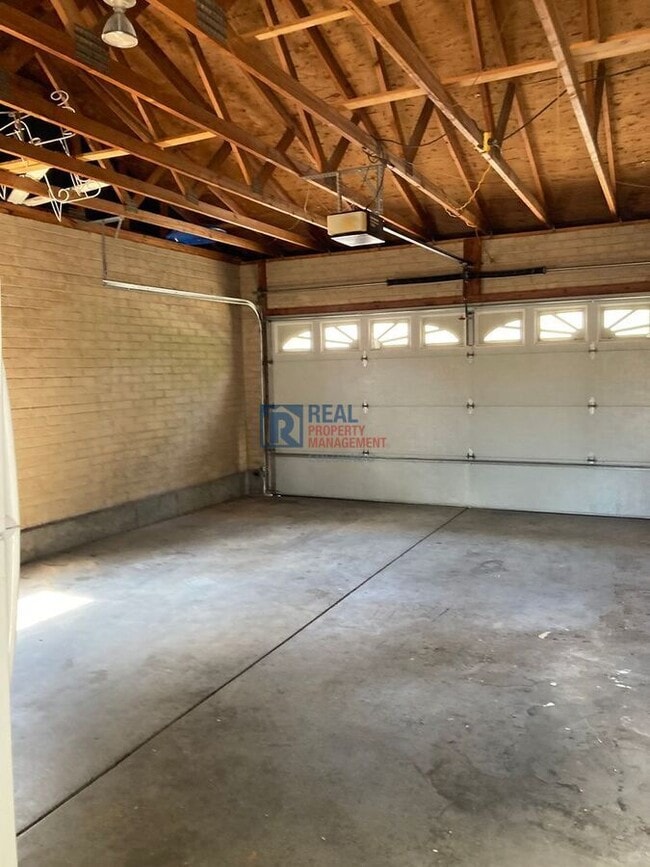 Building Photo - 5514 N Elkhart St