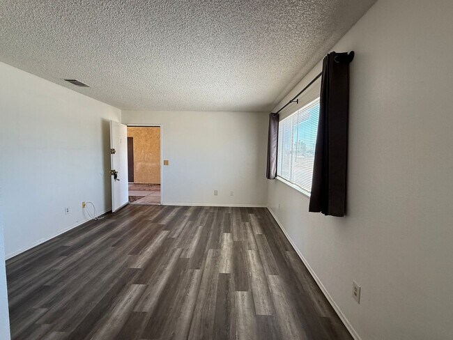 Building Photo - 3711