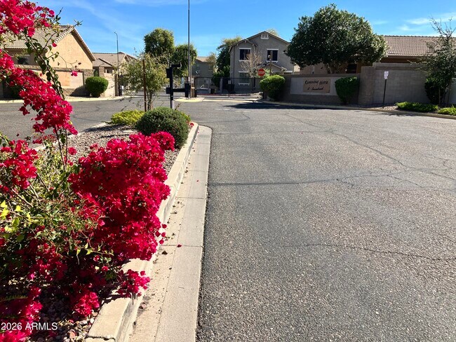 Building Photo - 7392 W Tierra Buena Ln