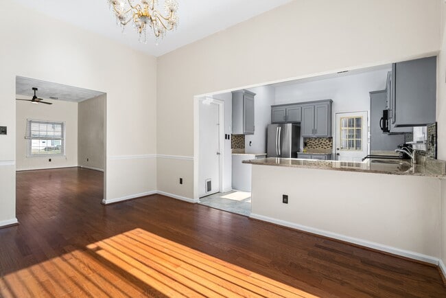 Building Photo - 38 Sacramento Dr