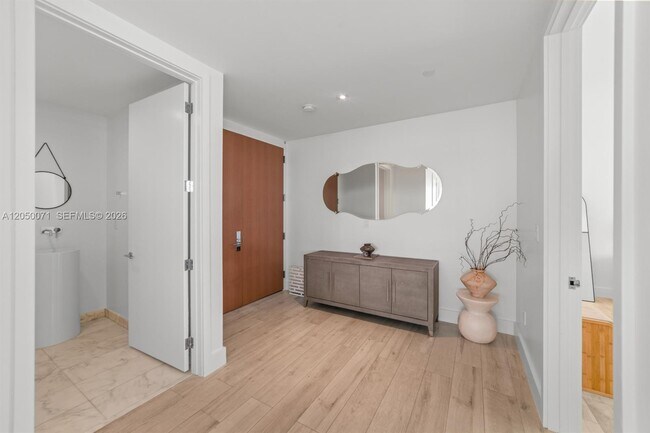 Building Photo - 10203 Collins Ave