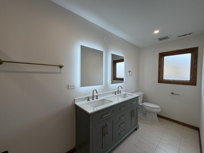 Building Photo - 2825 73rd Ave