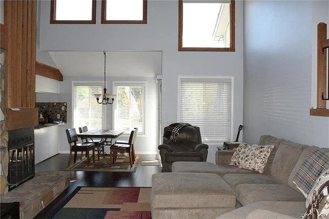 Building Photo - 1600 Old Hunters Trce