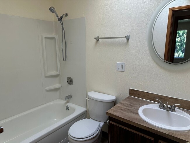 Building Photo - Welcome to this charming 3 bedroom, 2 bathroom home + Office + Large Shed + Mt Si View!