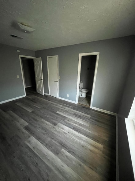 Building Photo - 3527 Brookway Dr