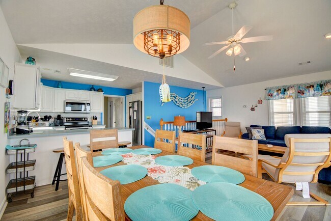 Building Photo - OCEAN FRONT *Off Season Rental* Fully Furn...