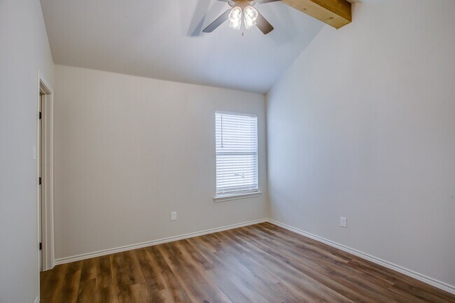 Building Photo - Wonderful Townhome in Cooper District!!