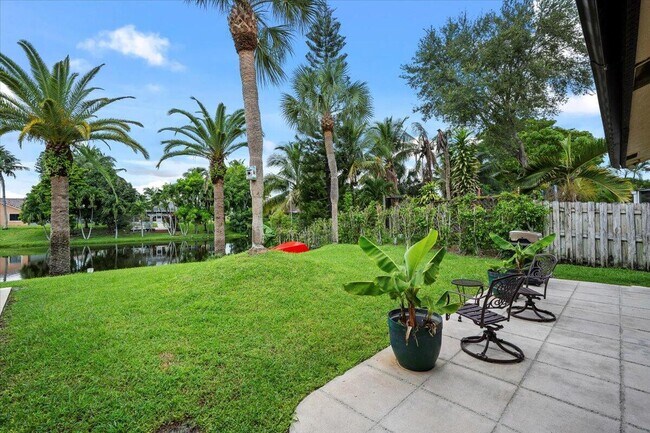 Building Photo - 1419 Riverside Cir