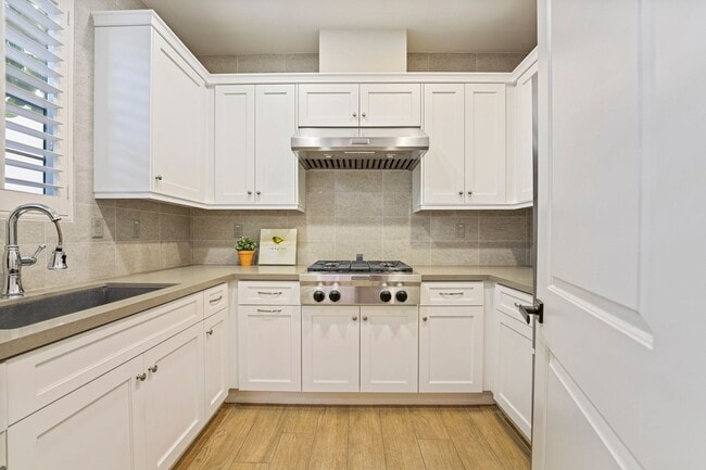 Building Photo - Exceptional Remodeled & Professionally Fur...