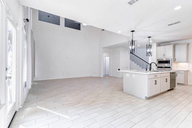 Building Photo - 30711 Thicket Ct