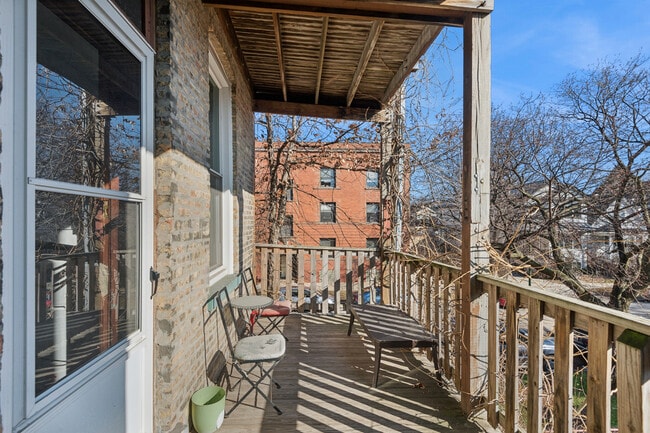 Building Photo - 4057 N Damen Ave