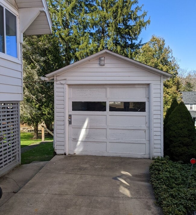 Building Photo - Nice 3 BR, 1 Bath House for Rent