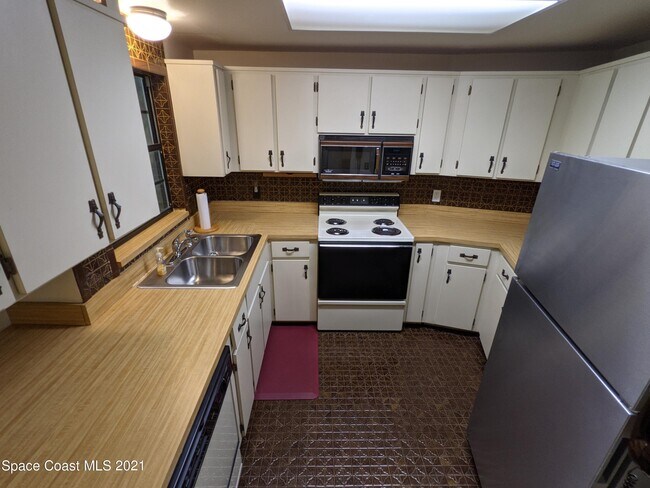 Building Photo - 4205 Grovewood Ln