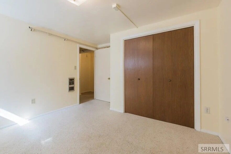 Building Photo - 679 Troy Ave W