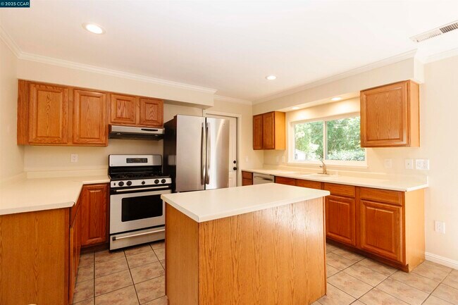 Building Photo - 409 Soule Ave