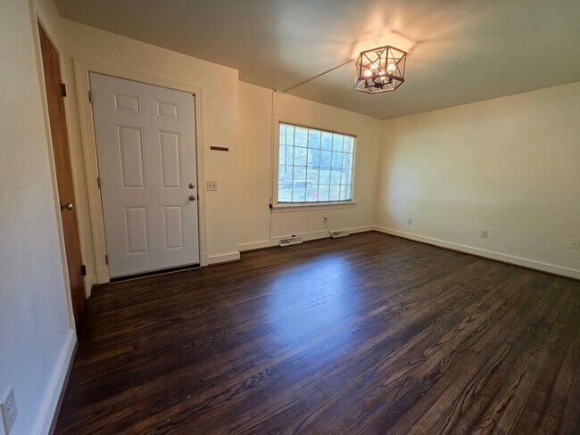 Building Photo - 318 Jasper Ln