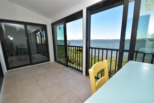 Building Photo - 1511 Pelican Point Dr