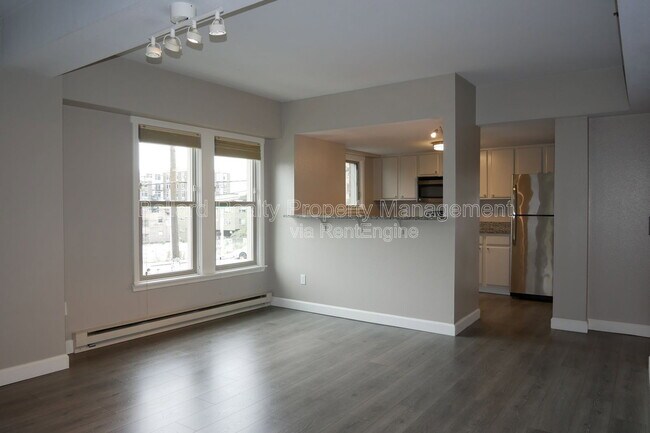 Building Photo - 505 E Denny Way