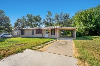 Building Photo - Highland Park Gem- 3/1 with Large Yard