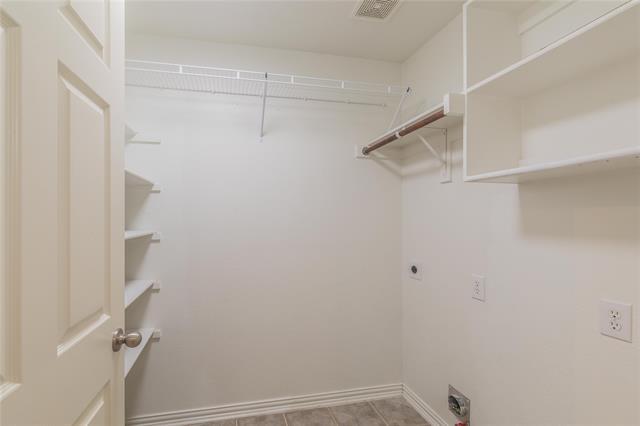 Building Photo - 7801 Quiet Waters Dr