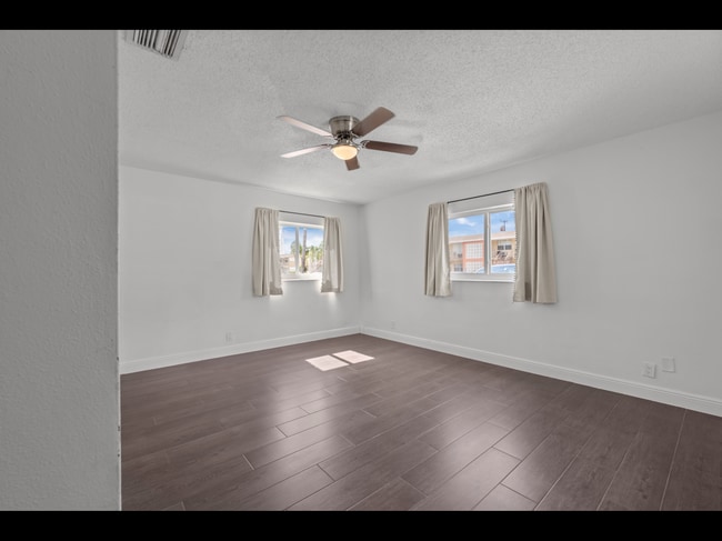 Building Photo - 2133 NE 56th Ct