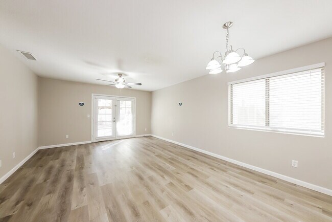 Building Photo - 3841 W Villa Linda Dr