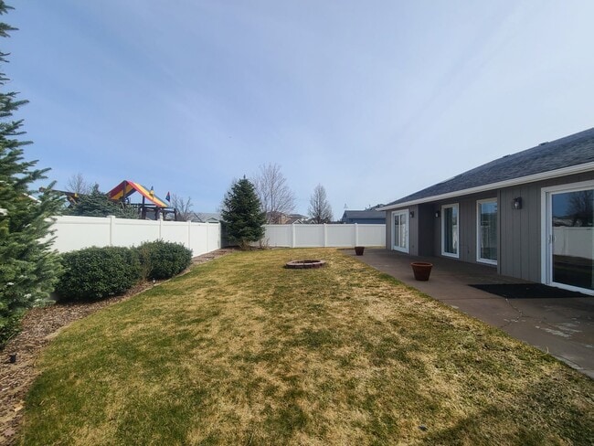 Building Photo - $2,100 - 2 Bed / 2 Beautiful House in Nort...