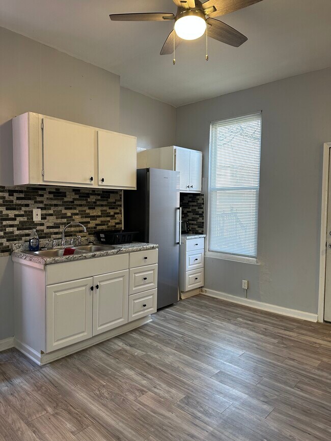 Building Photo - 3209 Iowa Ave