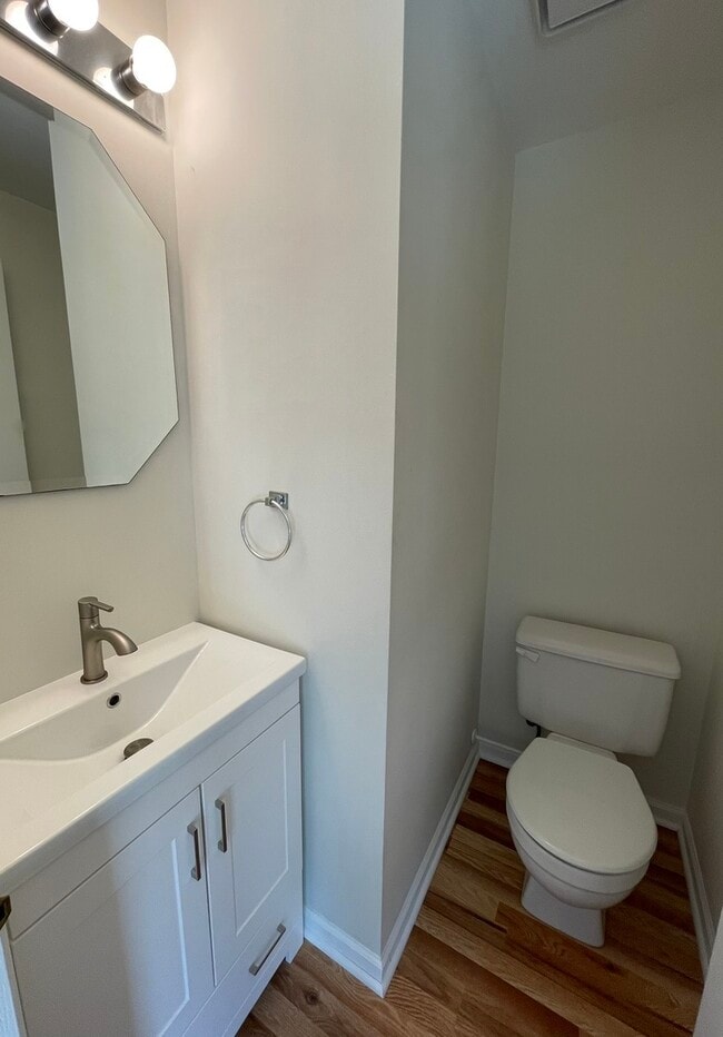 Building Photo - 4440 Larkspur Ln