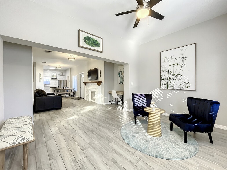 Entryway - 1500 Davie Blvd