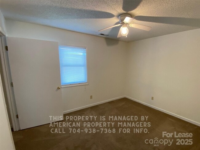 Building Photo - 401 Needle Ct