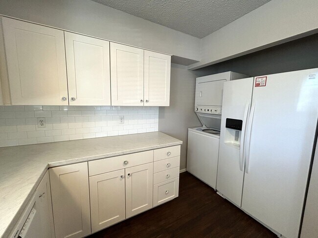 Building Photo - 2 Bed Fort Collins Townhome with Garage & Premium Amenities