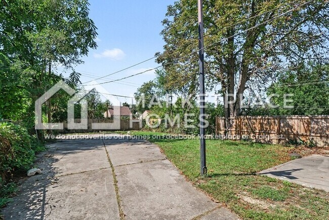 Building Photo - 8111 Warwick St