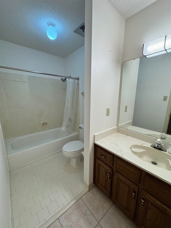 Building Photo - 2025 Mt Badon Ln