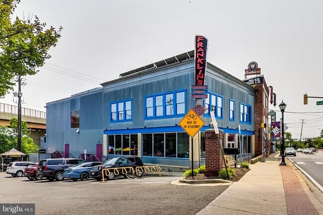 Building Photo - 4550 Longfellow St