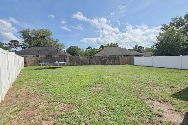 Building Photo - AVAILABLE NOW! (Small Pets Preferred) | $500 RENT CREDIT