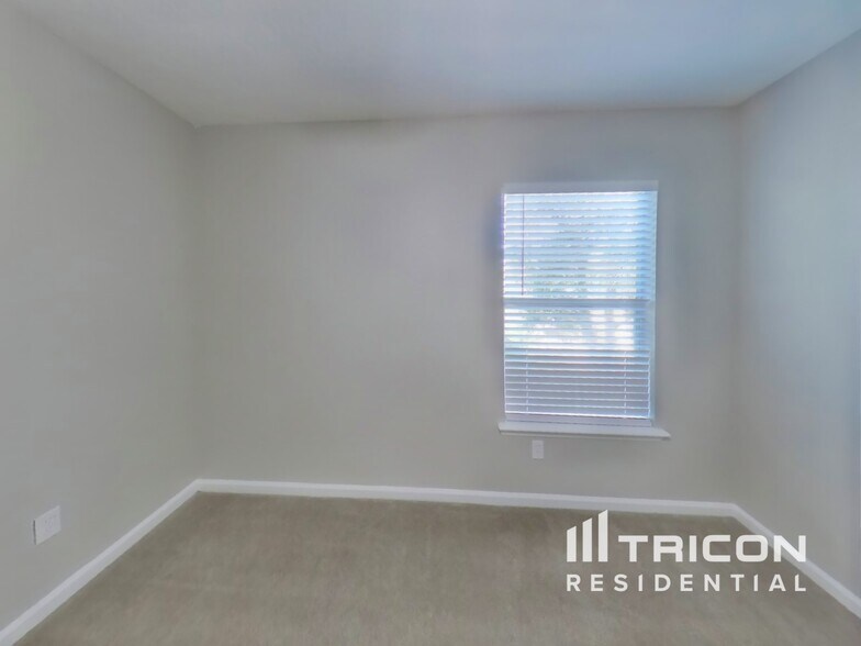 Building Photo - 10818 Birchard Ln