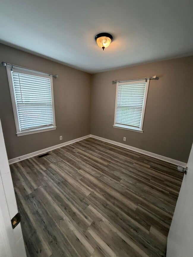 Building Photo - 1405 Belmont Dr