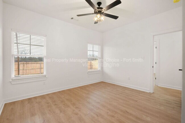 Building Photo - 8826 Cantera Dr