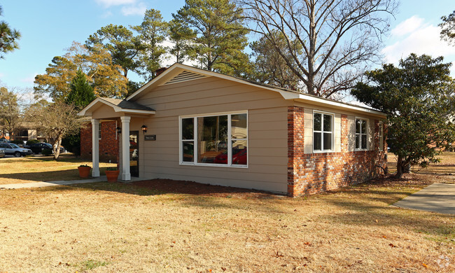 Building Photo - Spring Lake