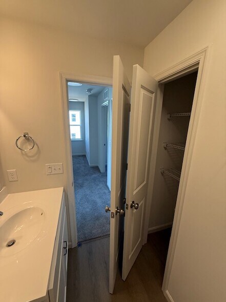 Building Photo - 50 N Conifer Dr