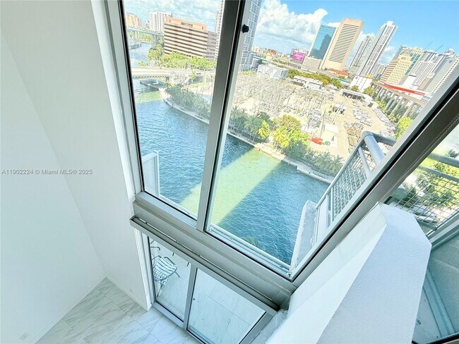 Building Photo - 690 SW 1st Ct