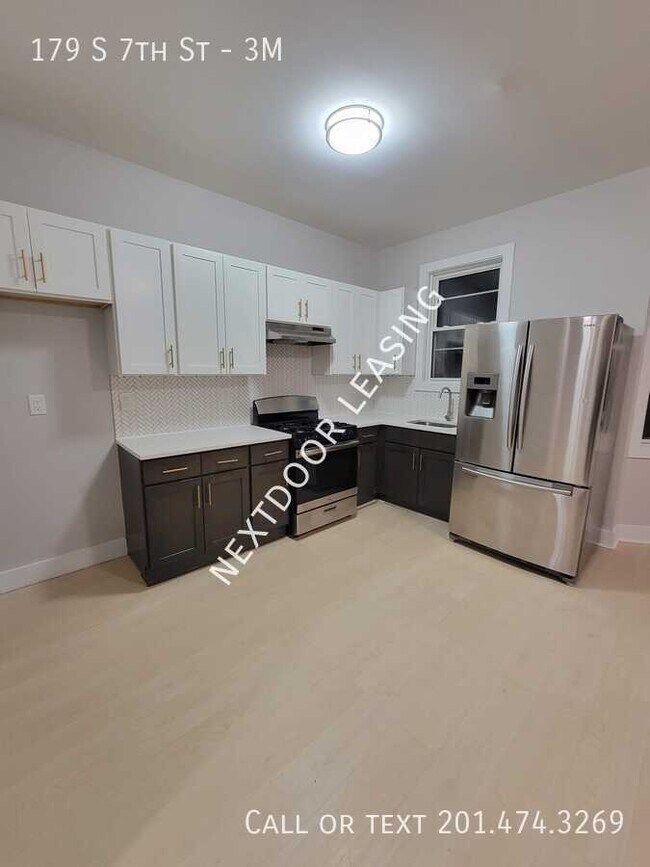 Building Photo - 179 S 7th St