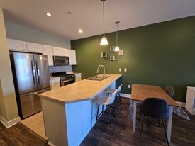 Building Photo - 5570 Centre Ave